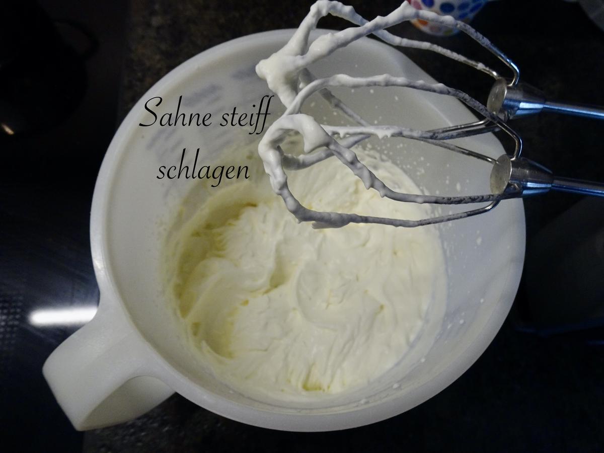 Biskuitroulade mit Zitronencreme gefüllt - Rezept - Bild Nr. 15324