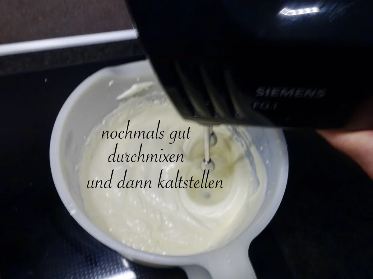 Biskuitroulade mit Zitronencreme gefüllt - Rezept - Bild Nr. 15323