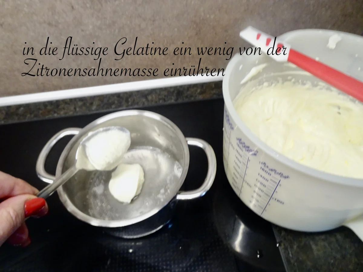 Biskuitroulade mit Zitronencreme gefüllt - Rezept - Bild Nr. 15324