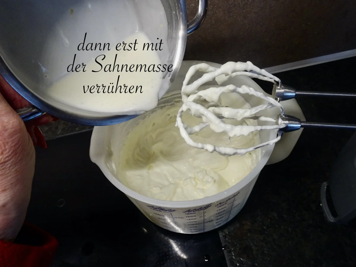 Biskuitroulade mit Zitronencreme gefüllt - Rezept - Bild Nr. 15325