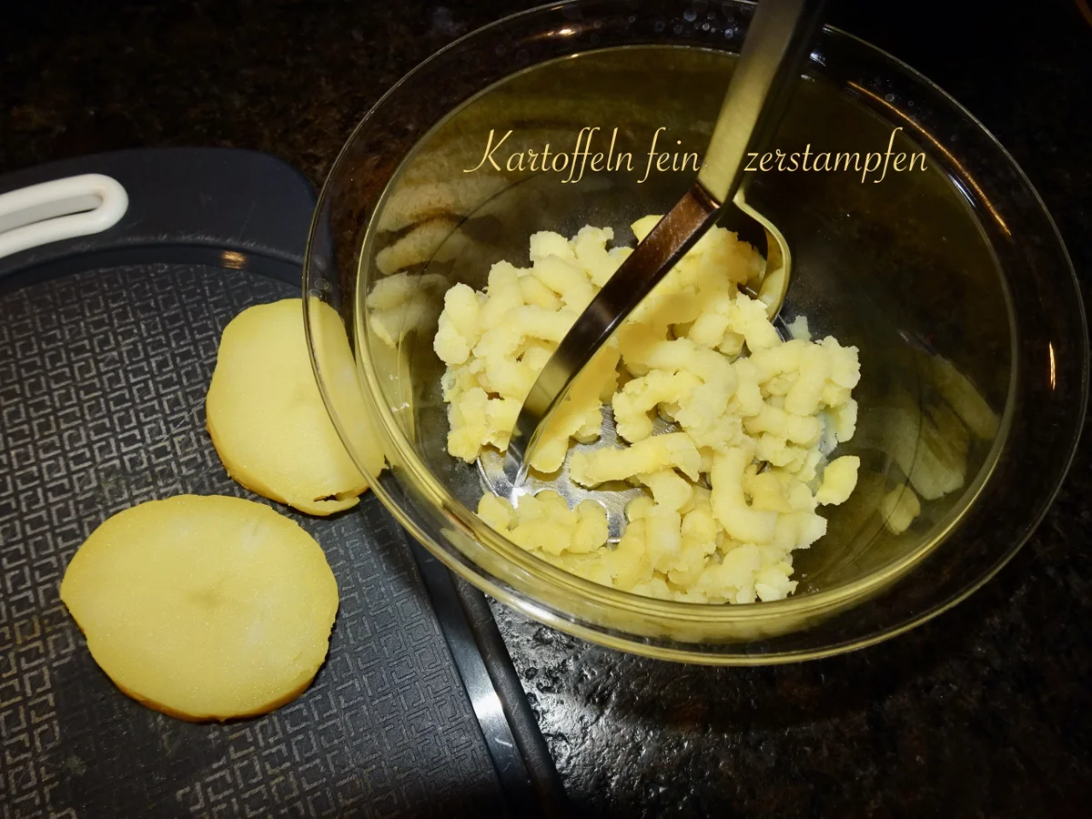 Kartoffelkäse - beim Heurigen in der  Wachau sagt man "Erdäpfelkäs" dazu - Rezept - Bild Nr. 15311