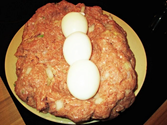 Hackbraten gefüllt mit Ei in Gemüsesoße - Rezept - Bild Nr. 7