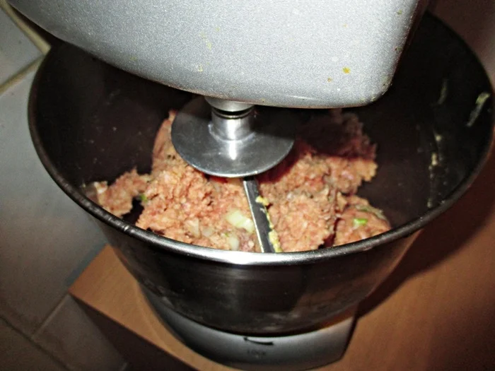 Hackbraten gefüllt mit Ei in Gemüsesoße - Rezept - Bild Nr. 8