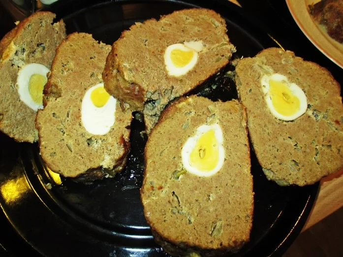 Hackbraten gefüllt mit Ei in Gemüsesoße - Rezept - Bild Nr. 10