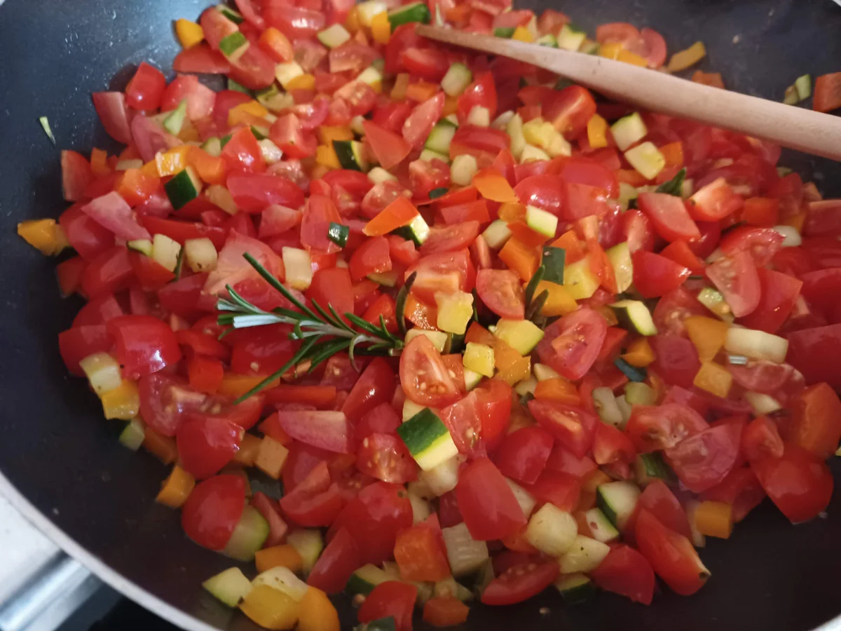 Gemüseragout mit gefüllten Kartoffeln - Rezept - Bild Nr. 15331