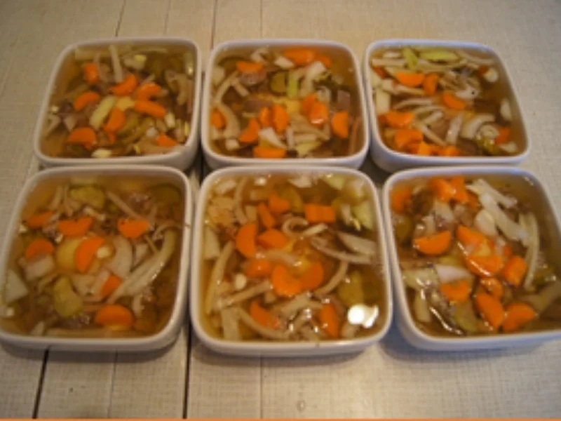 Rezept: Sülze mit Gänsebrustfleisch, Ei und Gemüse Bild Nr. 9 Sülze mit Gänsebrustfleisch, Ei und Gemüse - Rezept - Bild Nr. 9