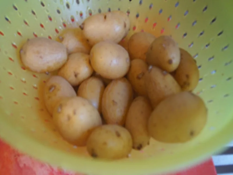 Rezept: Heringsfilets in Sahnesauce mit Rote Bete Salat und Pellkartoffeln Bild Nr. 7 Heringsfilets in Sahnesauce mit Rote Bete Salat und Pellkartoffeln - Rezept - Bild Nr. 7