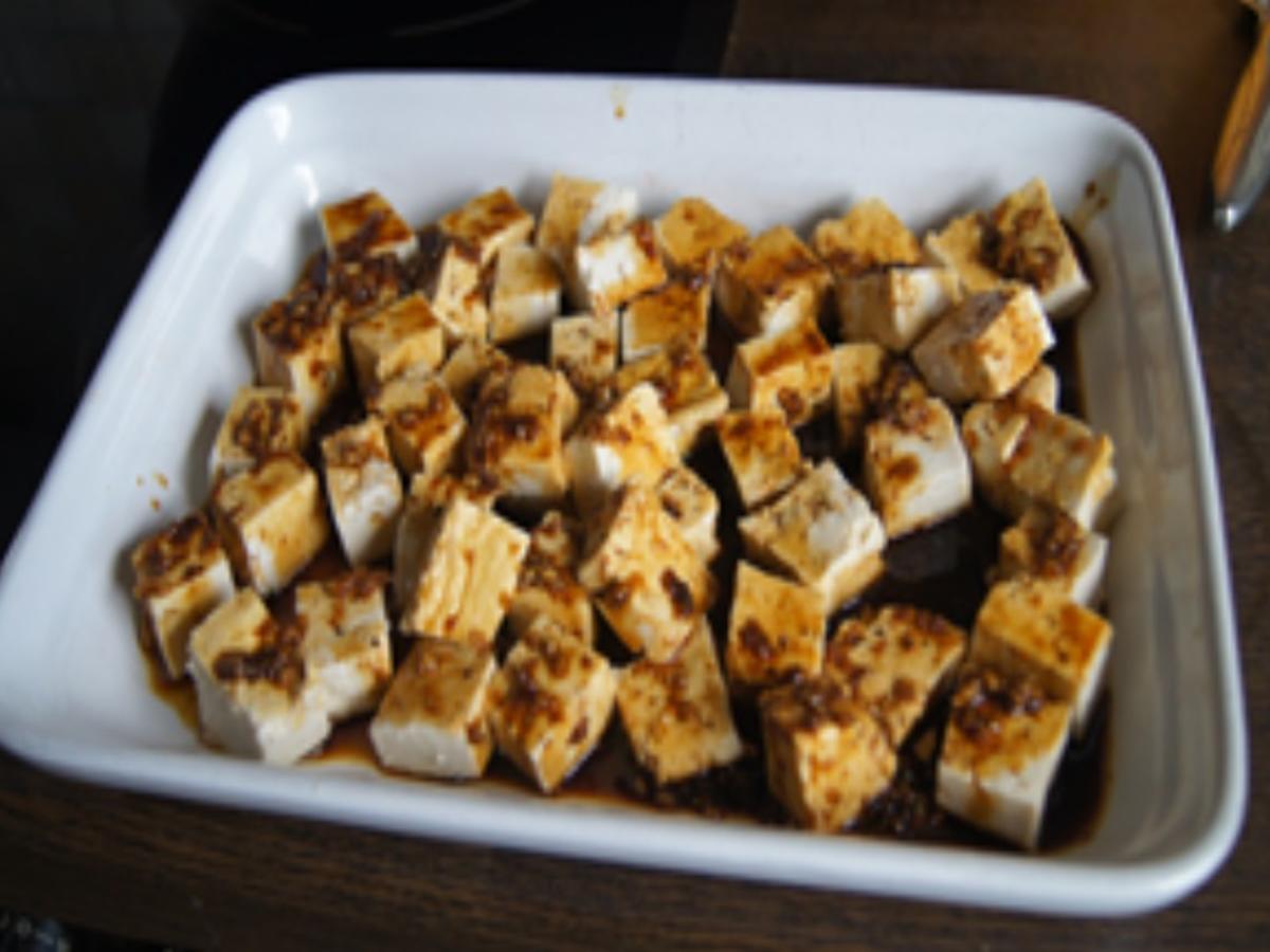 Frittierter Tofu mit Mie-Bratnudeln - Rezept - Bild Nr. 15330