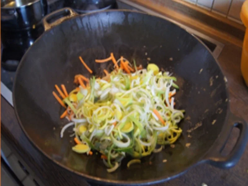 Frittierter Tofu mit Mie-Bratnudeln - Rezept - Bild Nr. 15343