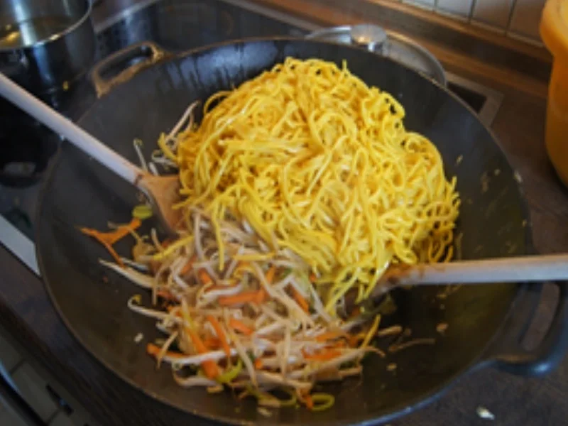 Frittierter Tofu mit Mie-Bratnudeln - Rezept - Bild Nr. 15346