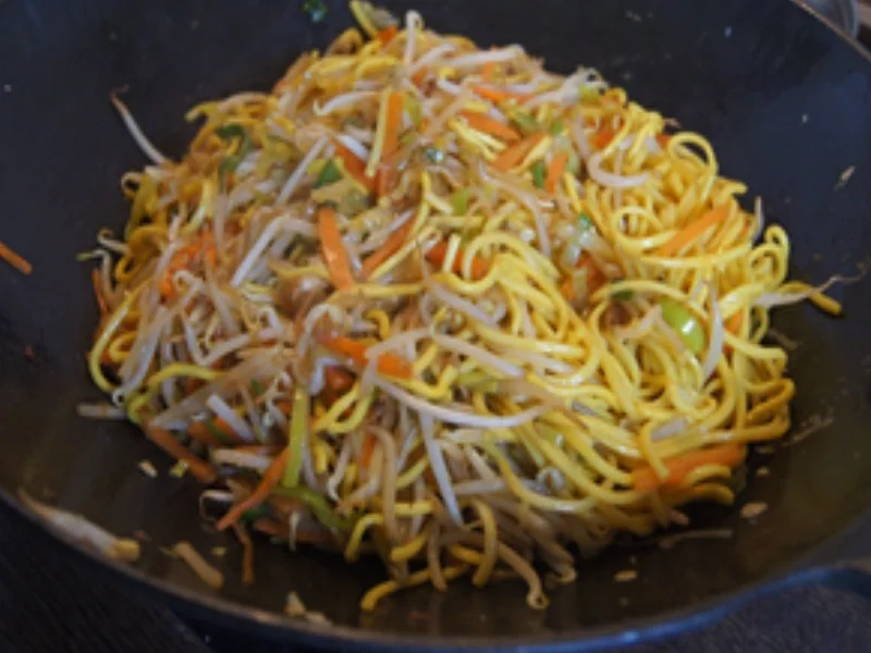 Frittierter Tofu mit Mie-Bratnudeln - Rezept - Bild Nr. 15348