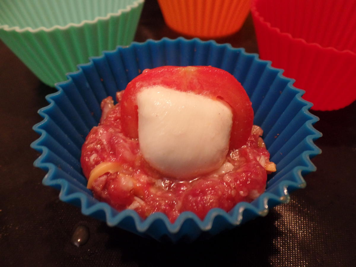 Hackfleisch-Muffins mit Tomate-Mozzarella-Überraschung - Rezept - Bild Nr. 15330