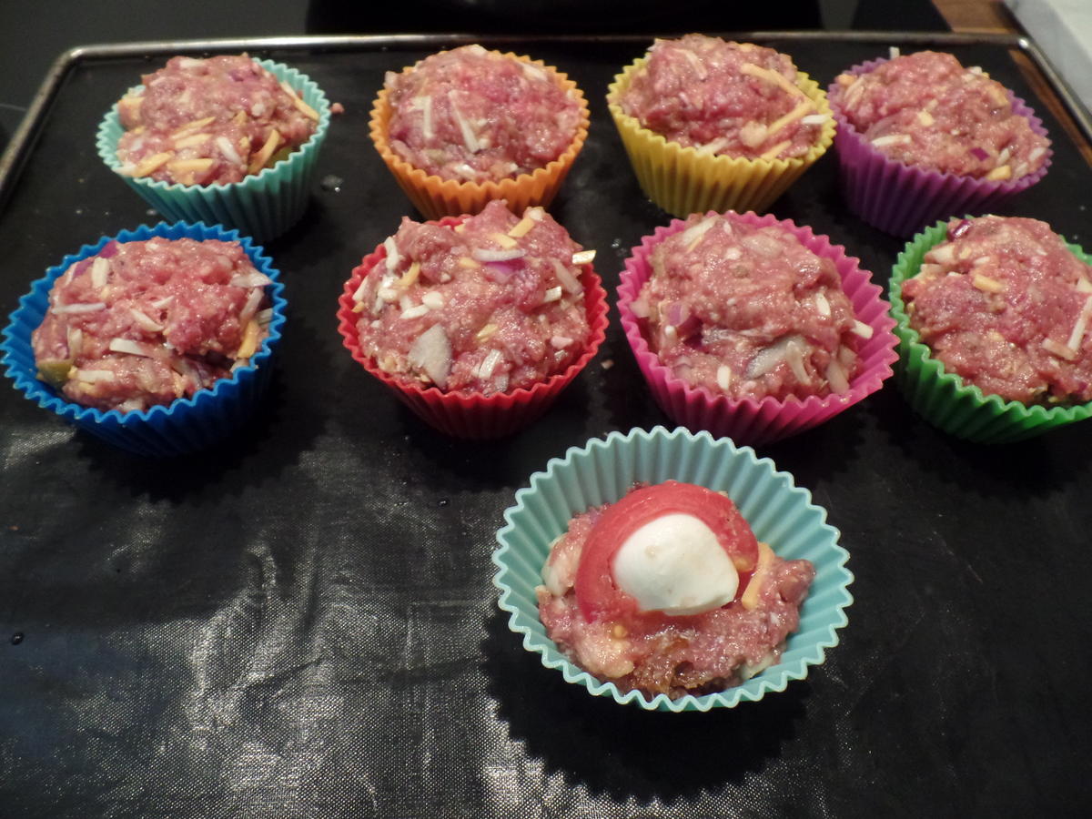 Hackfleisch-Muffins mit Tomate-Mozzarella-Überraschung - Rezept - Bild Nr. 15331