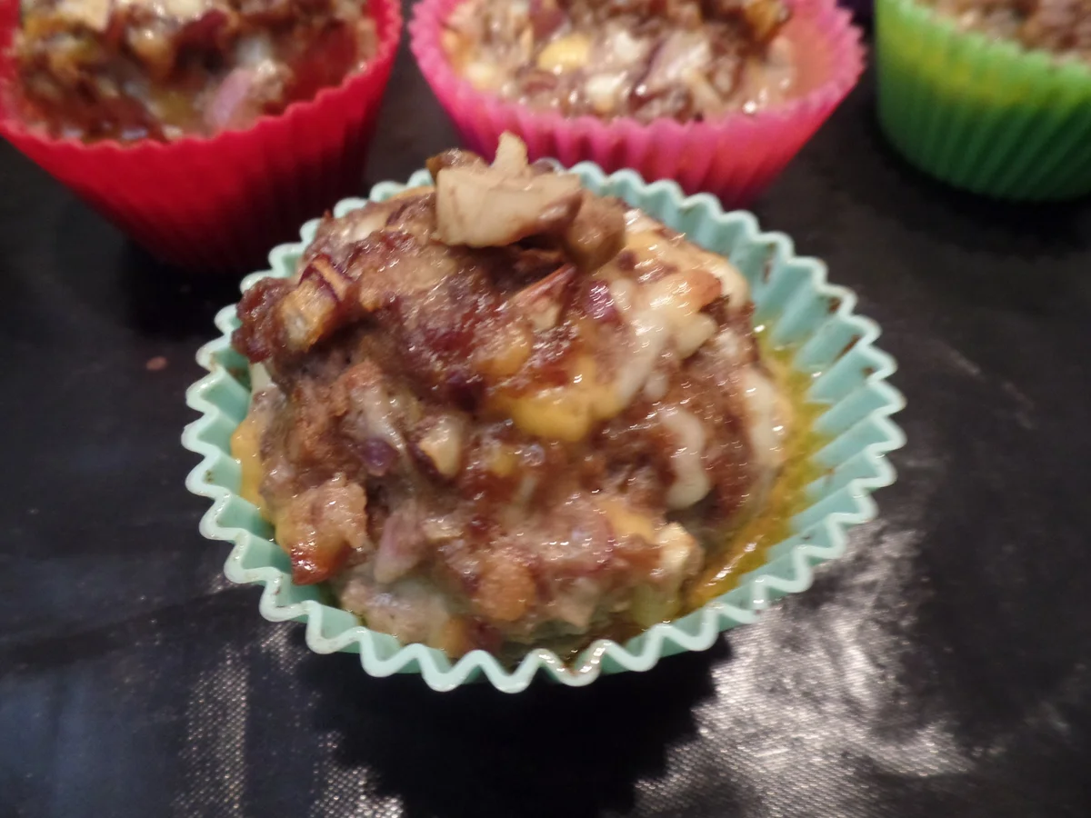 Hackfleisch-Muffins mit Tomate-Mozzarella-Überraschung - Rezept - Bild Nr. 15333