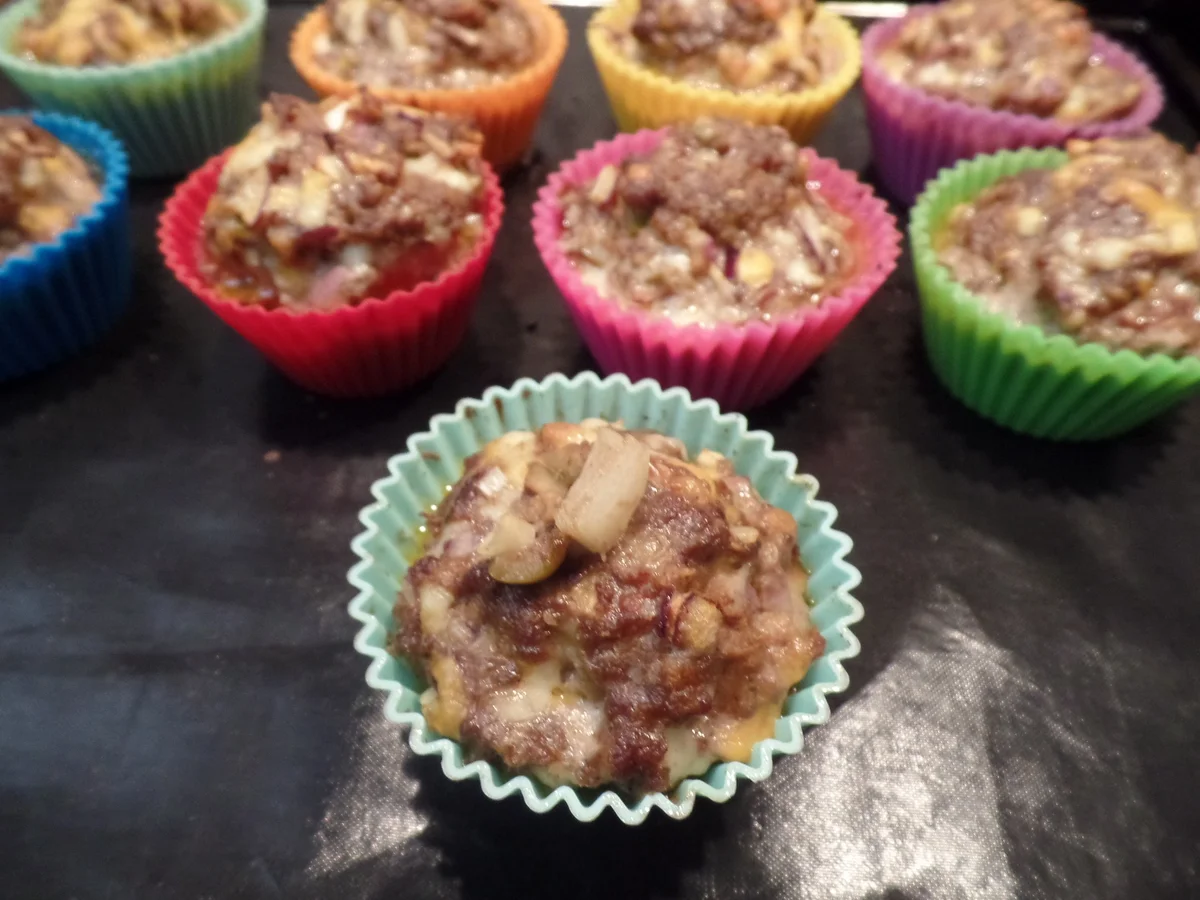 Hackfleisch-Muffins mit Tomate-Mozzarella-Überraschung - Rezept - Bild Nr. 15334