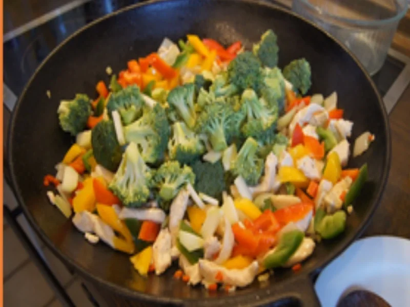 Hähnchenbrustfilet mit Paprikamix, Brokkoli und Basmatireis - Rezept - Bild Nr. 12