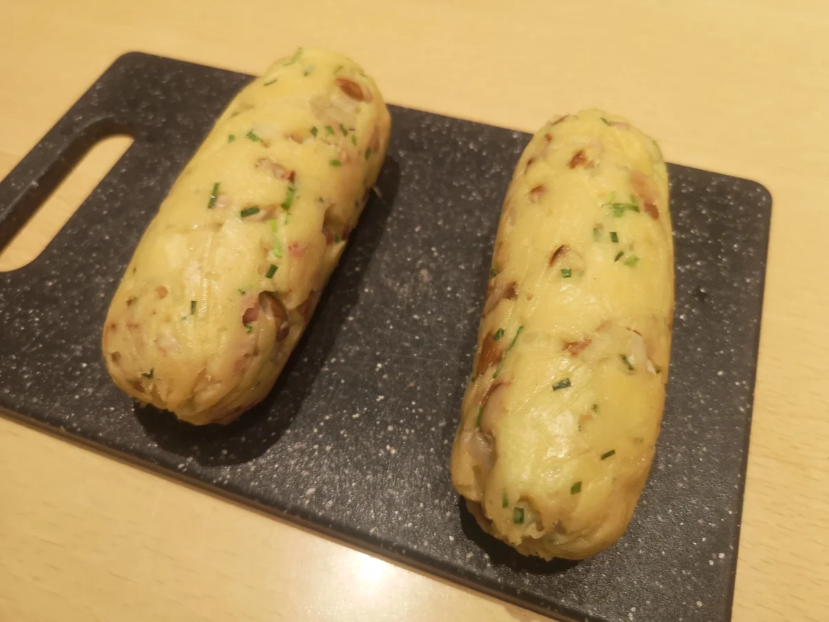 Rehfilet mit karamellisierten Rosenkohlblättern und Steinpilz-Serviettenknödel - Rezept - Bild Nr. 15343