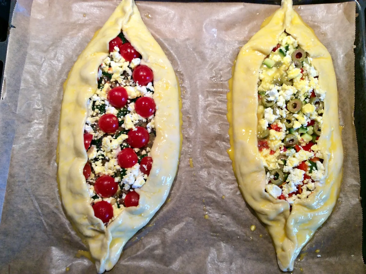 Rezept: Vegetarische Pide mit Paprika- und Spinatfüllung Bild Nr. 15342 Vegetarische Pide mit Paprika- und Spinatfüllung - Rezept - Bild Nr. 15342