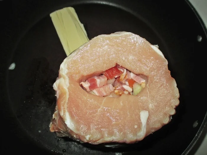 Schweinerücken mit Zwiebel-Bacon-Füllung - Rezept - Bild Nr. 15355