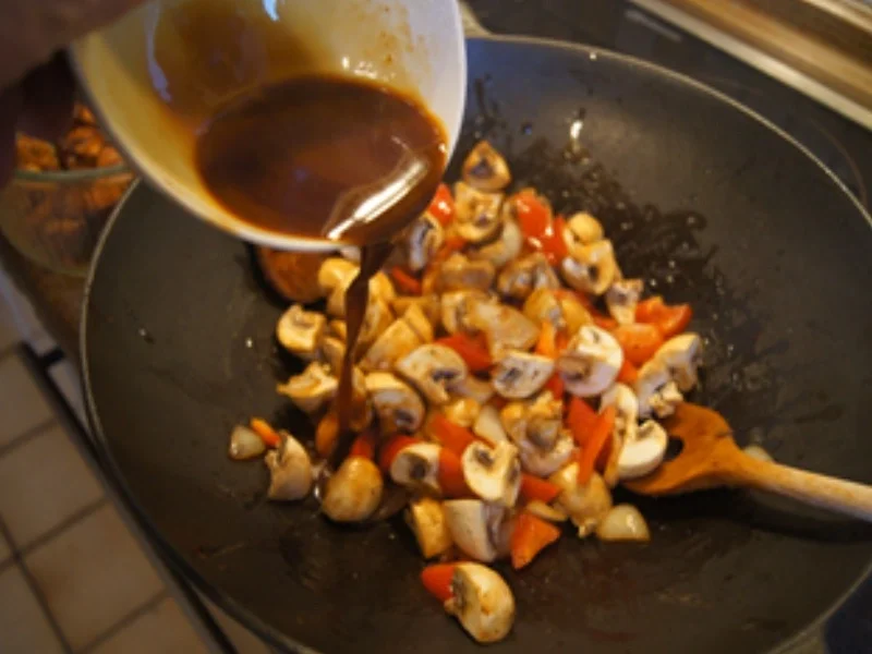 Hähnchenbrustfilet mit Champignons und gelben Basmatireis mit Koriander - Rezept - Bild Nr. 17