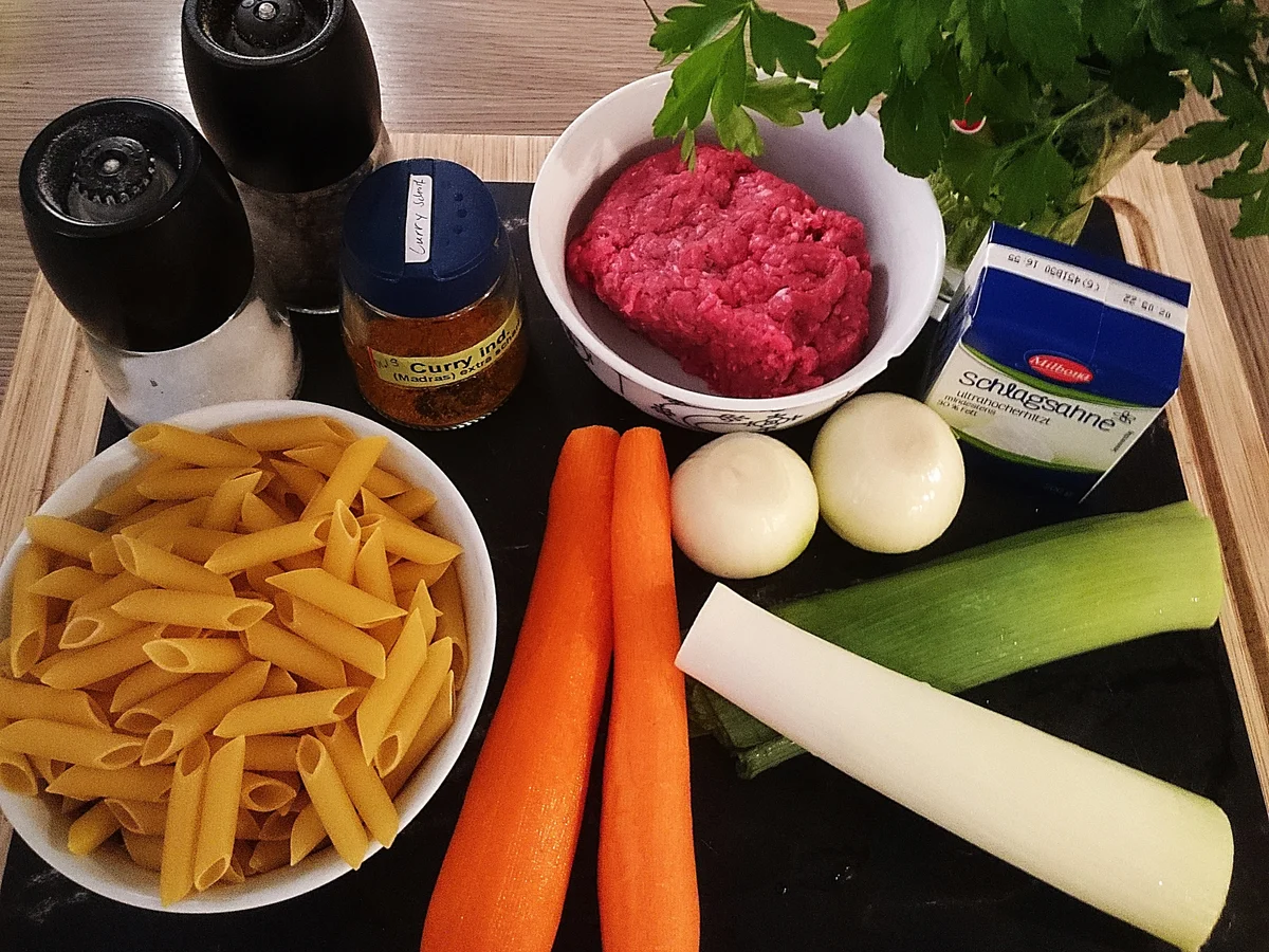 Nudeln mit Hack, Lauch, Möhren, Zwiebeln in Currysahne - Rezept - Bild Nr. 15369