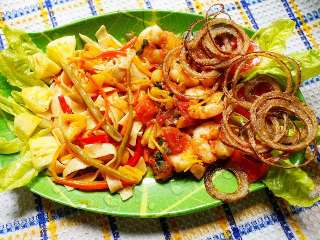 Rezept: Garnelen mit Rum und bunten Nudeln Bild Nr. 2 Garnelen mit Rum und bunten Nudeln - Rezept - Bild Nr. 2