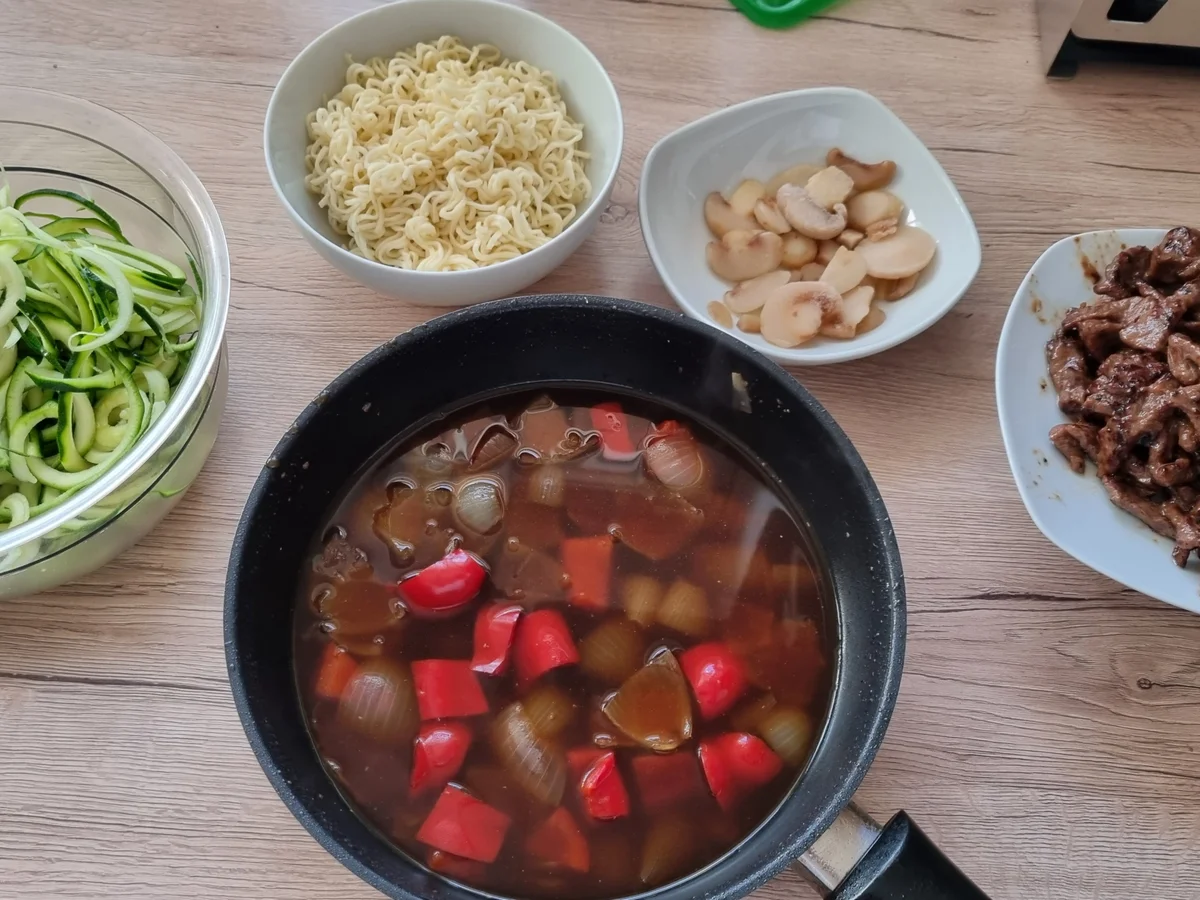 Rezept: Rindfleisch-Teriyaki mit Mie Noodles und Zucchinispaghetti Bild Nr. 15370 Rindfleisch-Teriyaki mit Mie Noodles und Zucchinispaghetti - Rezept - Bild Nr. 15370