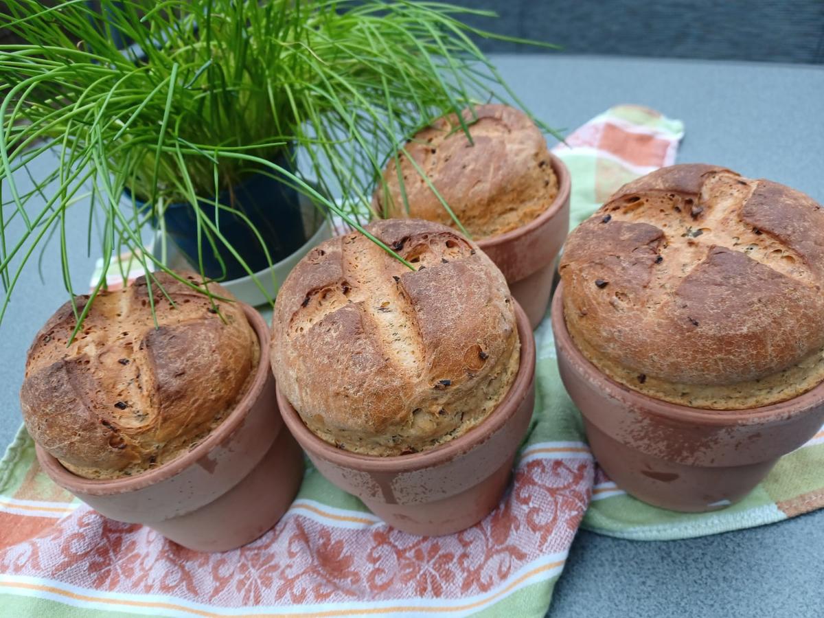 Kräuterbrot im Blumentopf - Rezept mit Bild - kochbar.de