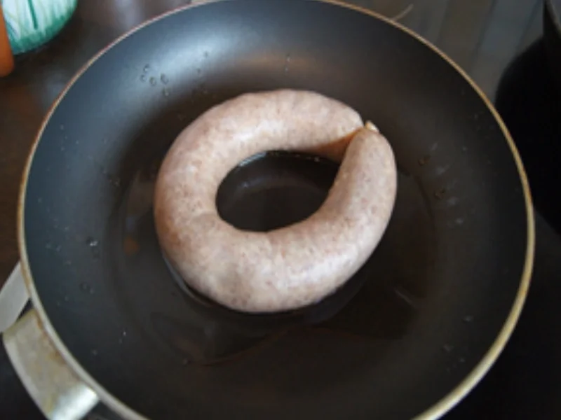 Rezept: Brägenwurst mit eingelegten Paprika und warmen Speckkartoffelsalat Bild Nr. 4 Brägenwurst mit eingelegten Paprika und warmen Speckkartoffelsalat - Rezept - Bild Nr. 4