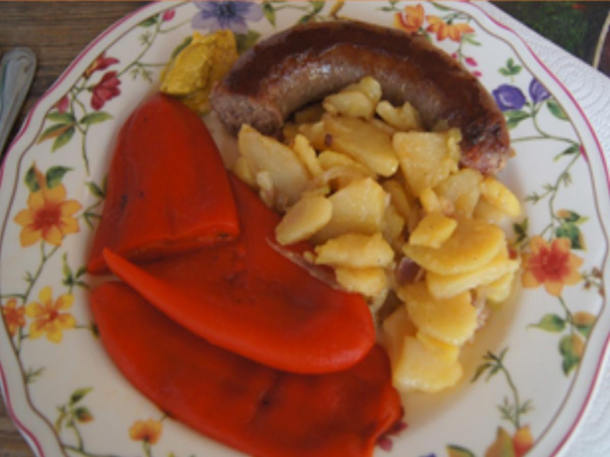 Brägenwurst mit eingelegten Paprika und warmen Speckkartoffelsalat - Rezept - Bild Nr. 9