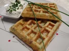 Getrocknete-Tomaten-Petersilien-Waffeln mit Schnittlauch-Schmand - Rezept - Bild Nr. 15380