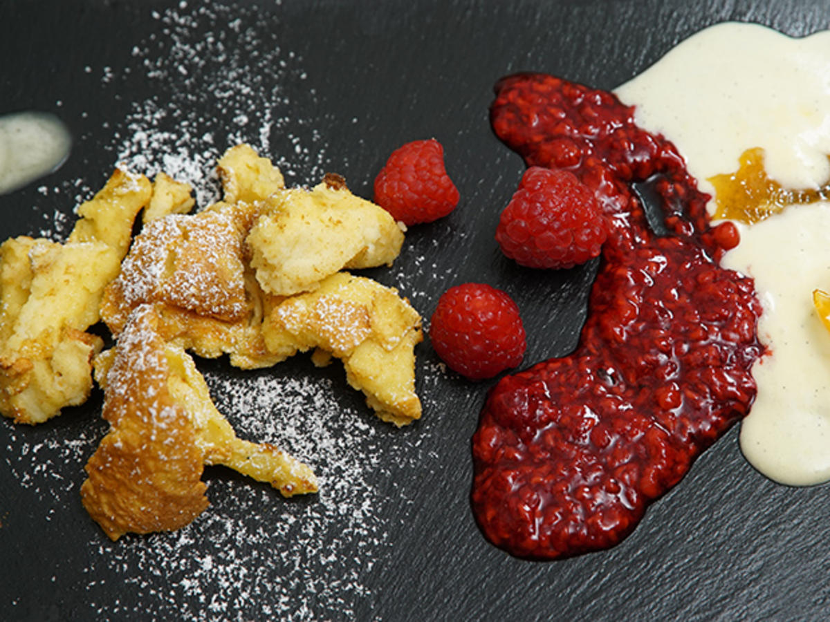 Leinöleisparfait und Kaiserschmarrn mit Beerenspiegel - Rezept - kochbar.de