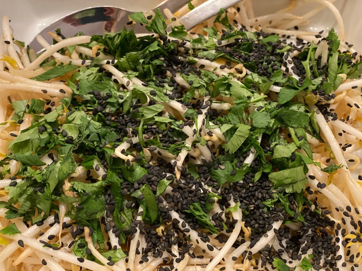 Rezept: Mungsprossensalat mitErdnussbutter-Dressing Bild Nr. 15382 Mungsprossensalat mitErdnussbutter-Dressing - Rezept - Bild Nr. 15382