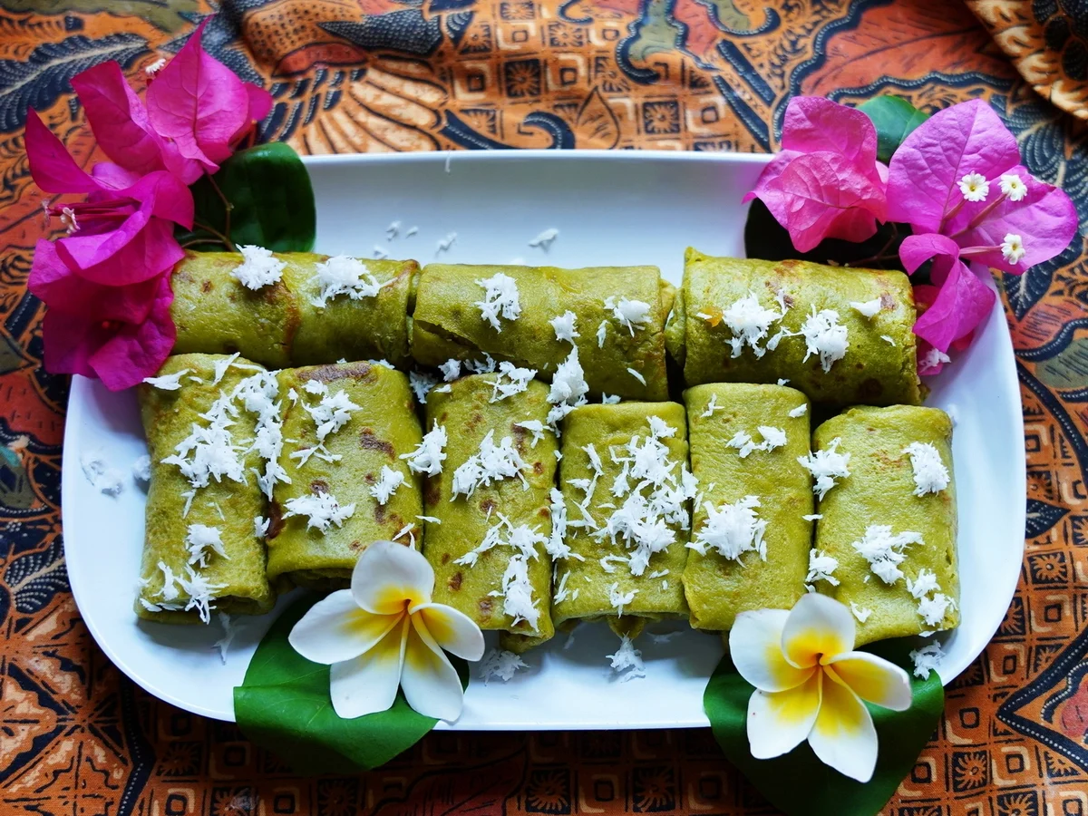 Gefüllte Pfannkuchen -- Dadar gulung kelapa - Rezept - Bild Nr. 2