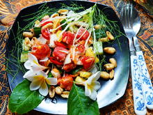 Balinesische Salatkombination mit Früchten und Erdnüssen - Rezept - Bild Nr. 2