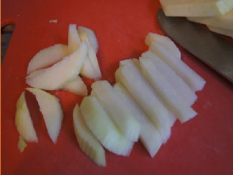 Bratfisch mit Rahm-Kohlrabi-Gemüse und Rote-Bete-Salat - Rezept - Bild Nr. 6