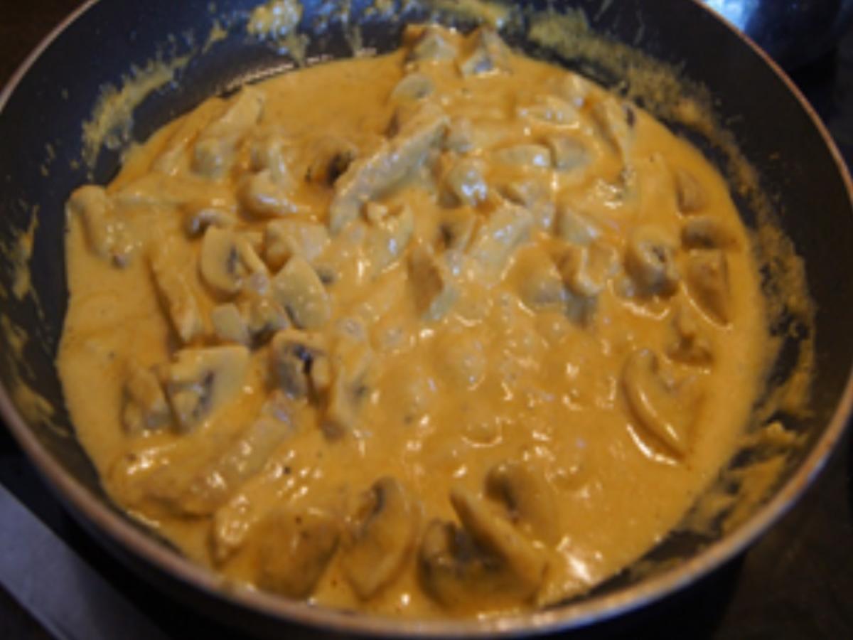 Curry-Rahmgeschnetzeltes mit Champignons, Honig-bundmöhren und Mehlklößen - Rezept - Bild Nr. 15422
