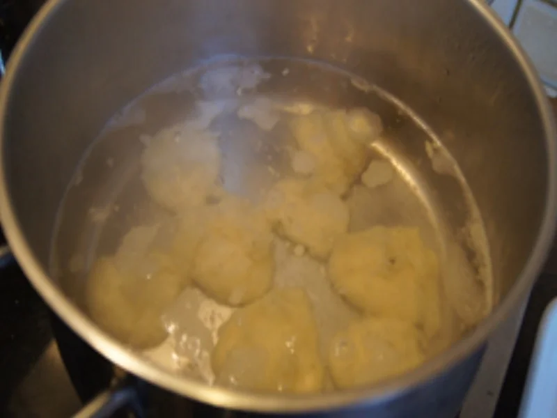 Curry-Rahmgeschnetzeltes mit Champignons, Honig-bundmöhren und Mehlklößen - Rezept - Bild Nr. 15427