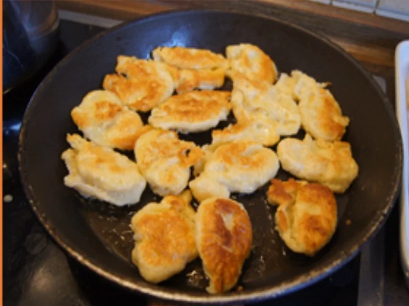 Curry-Rahmgeschnetzeltes mit Champignons, Honig-bundmöhren und Mehlklößen - Rezept - Bild Nr. 15433
