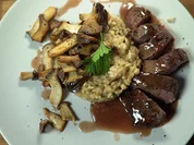 Sous-vide gegarter Rehrücken auf Pilzrisotto mit Rotweinjus - Rezept - Bild Nr. 2
