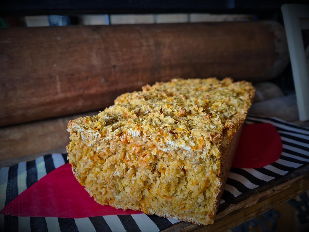 Haferflocken-Quark-Möhren Brot - Rezept - kochbar.de