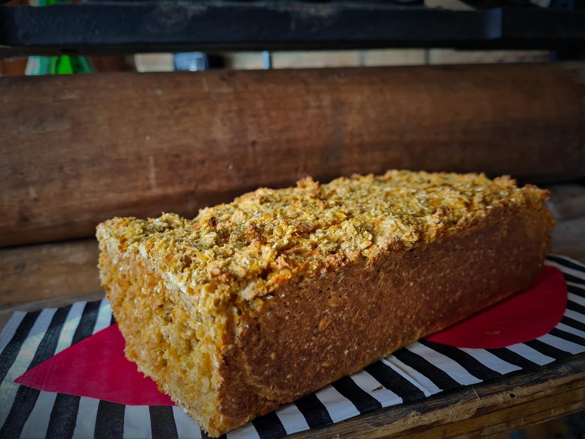 Haferflocken-Quark-Möhren Brot - Rezept - kochbar.de