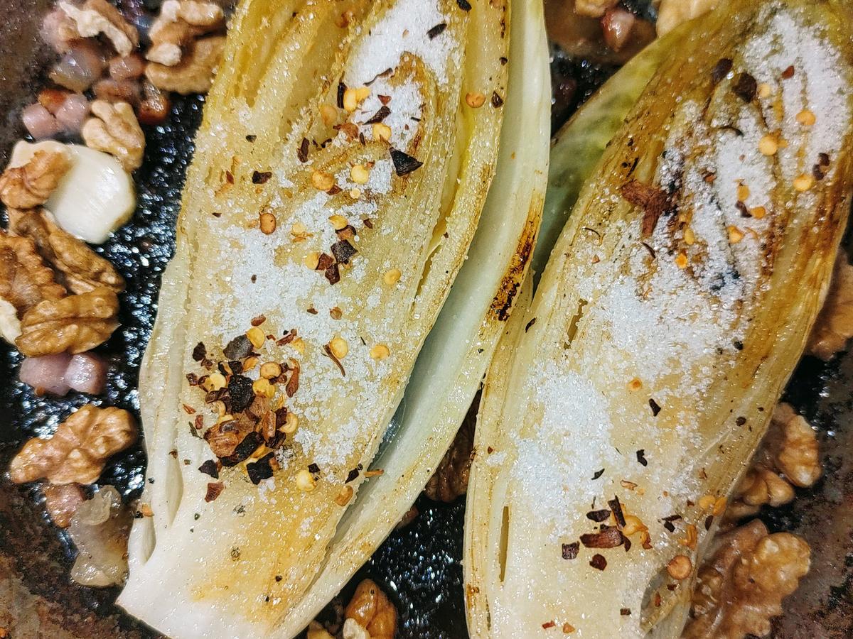 Chicorée Warmer karamelisierter Salat - schnell & einfach - von Claton Chicorée Warmer karamelisierter Salat - schnell & einfach - von Claton