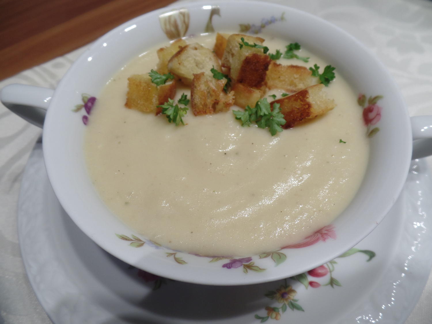 Pastinaken-Kartoffel-Suppe mit Croutons - Rezept - kochbar.de Pastinaken-Kartoffel-Suppe mit Croutons - Rezept - kochbar.de