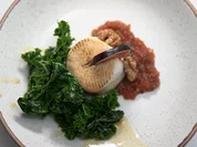 Grünkohlsalat, kandierte Walnüsse, flambierter Ziegenkäse und Feigenchutney - Rezept - Bild Nr. 2