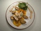 Roulade mit zwei Füllungen, Kürbisgemüse, Rosmarinkartoffeln und Wildkräutersalat - Rezept - Bild Nr. 2