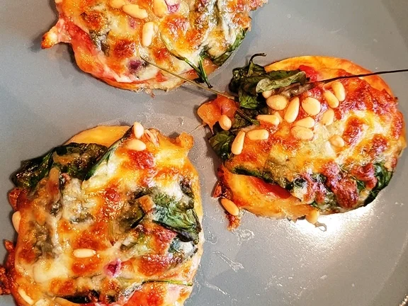 Biggi`s kleine Spinat Pizzen (kalt oder warm ein Genuss) - Rezept - Bild Nr. 15437
