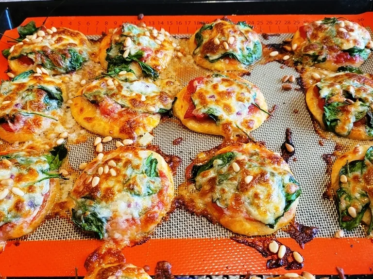 Biggi`s kleine Spinat Pizzen (kalt oder warm ein Genuss) - Rezept - Bild Nr. 15438