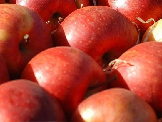 Rezept: Bratapfel mit Marzipanfüllung Bratapfel mit Marzipanfüllung - Rezept