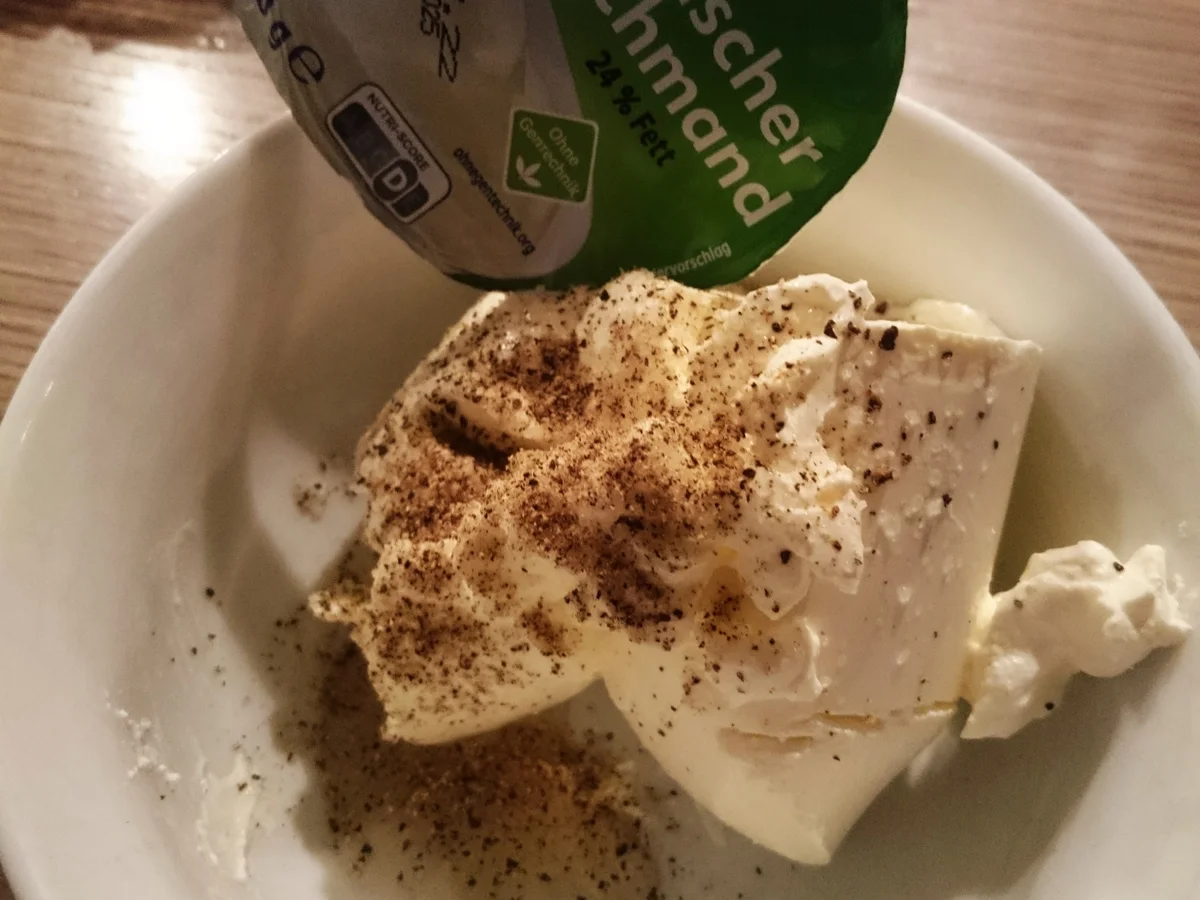 Flammkuchen mit Feldsalat - Rezept - Bild Nr. 15445